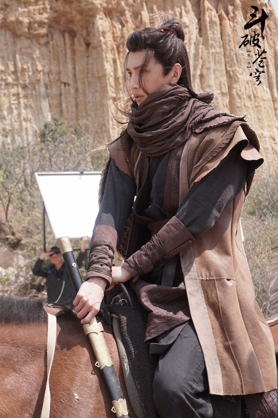 《斗破苍穹》再演古装,从"法师"转型"战士"在曝光的剧照中,彦希或骑于