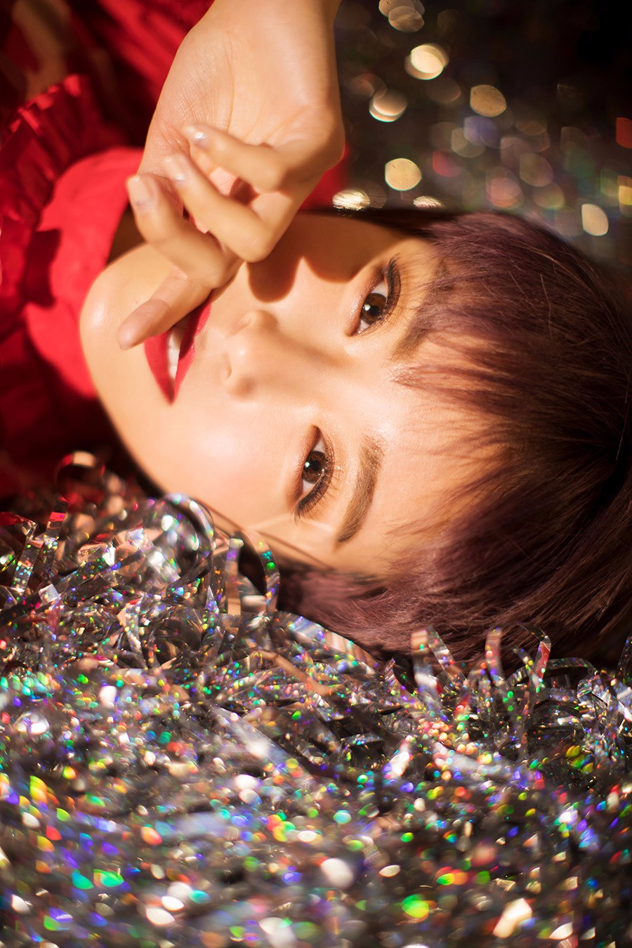 种丹妮新写真玩转迷幻风 流光间化身闪光少女_新浪看点