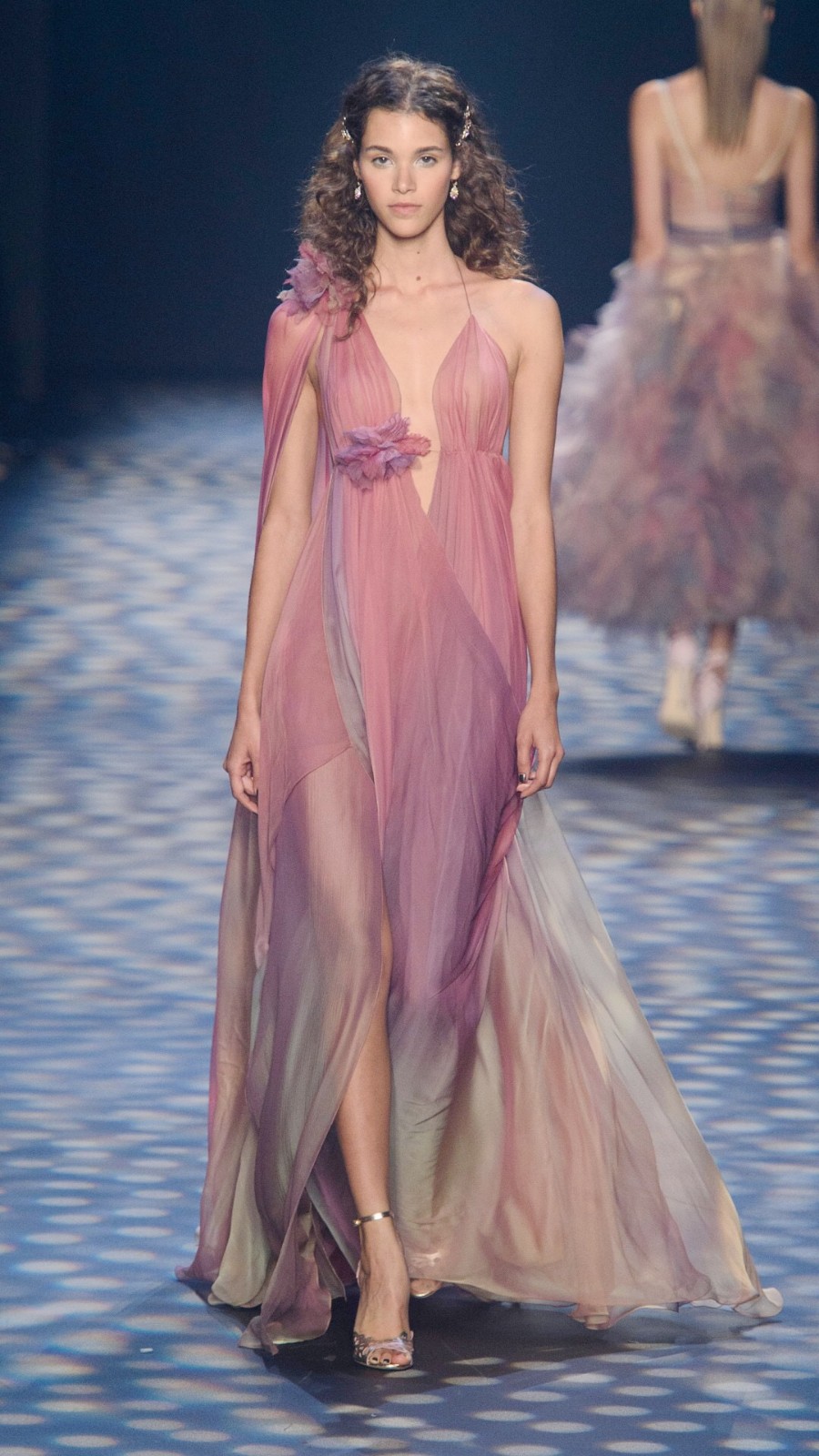 纽约时装周这些美到窒息的礼服,你想拥有哪一件?