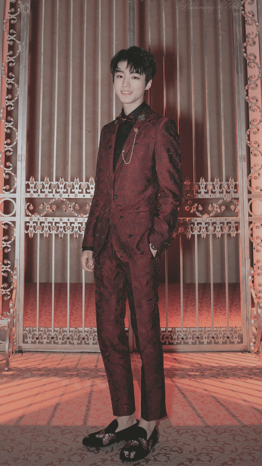 王俊凯米兰时装周,帅气的西装,颜值爆表.