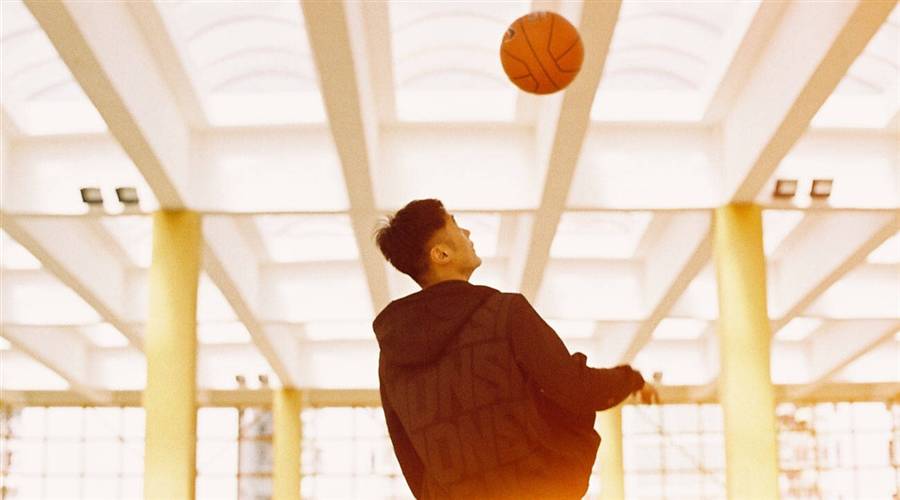 余文乐迎娶身价过亿白富美,《志明与春娇》终