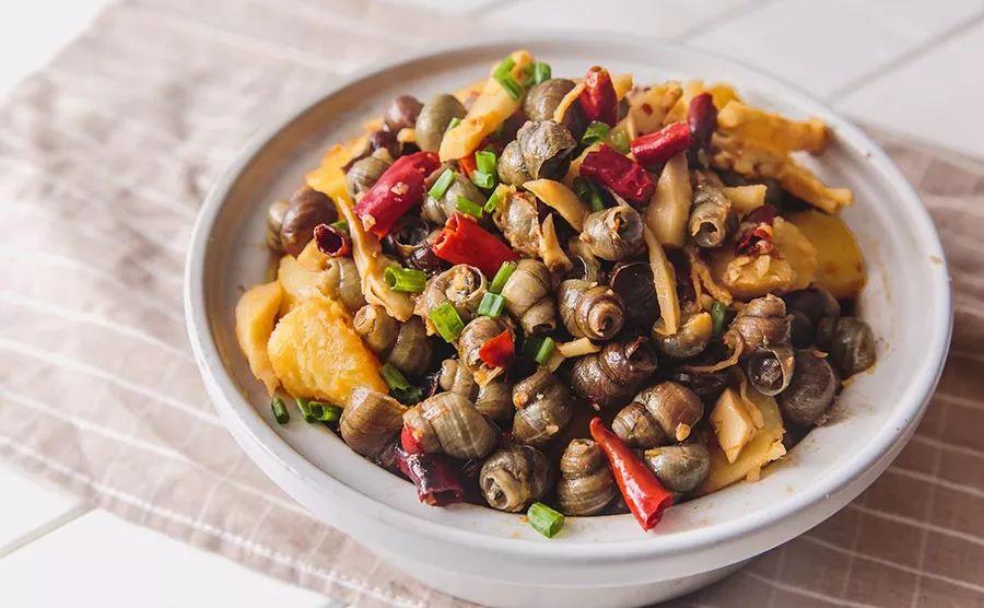 酸笋田螺煲的美味做法冬天吃让人胃口大开让你停不下嘴