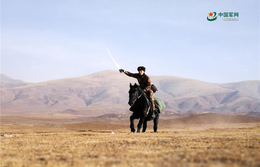 12月8日,青藏高原腹地,寒风凛冽,陆军第76集团军某旅果洛骑兵连结合