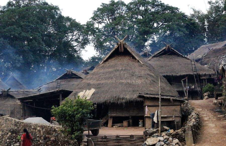中国最后的原始部落:村民烟斗不离手,人均收入不足千元