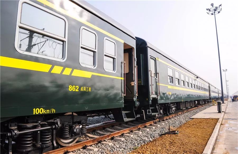 这列火车堪比星级酒店,一般人无资格乘坐,能坐的人却又倍感无奈