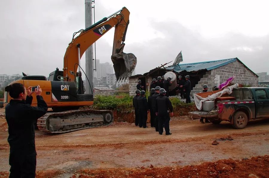 靖西强拆违建,打响2018年"两违"整治第一炮!