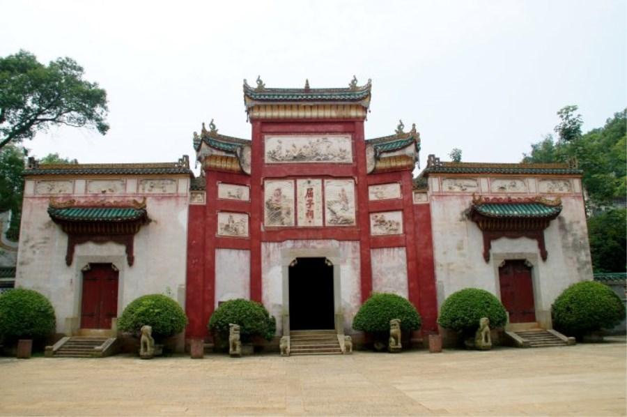 屈子祠:又名屈原庙,位于湖南省邵阳汨罗市,汨罗江畔,玉笥山麓.