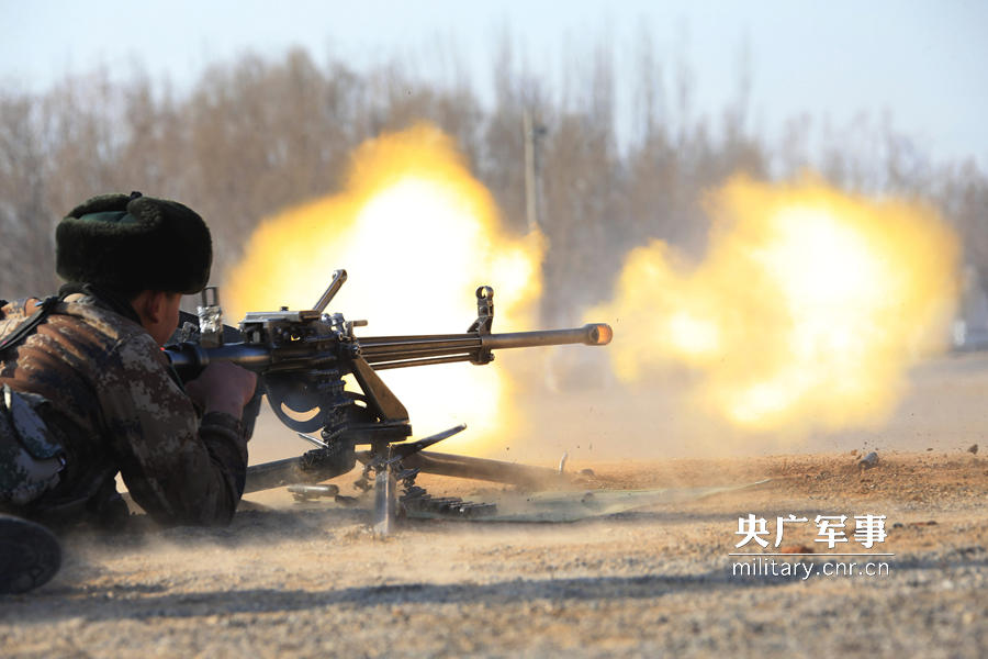 陆军第21集团军组织重机枪实弹射击 这种重机枪是我军主力装备