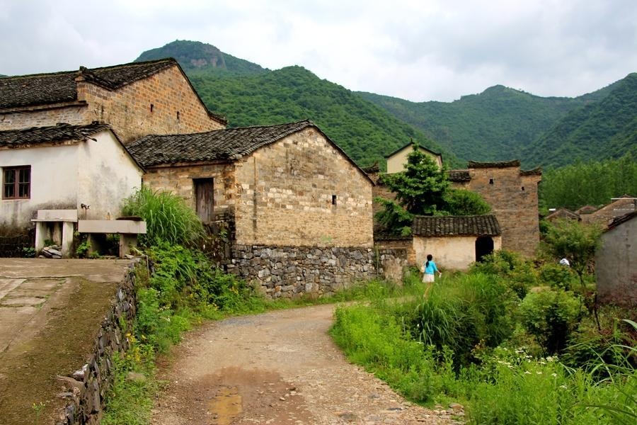 中国有一个偏远的小村庄,住着一支匈奴后人,至今仍保留祖先习俗