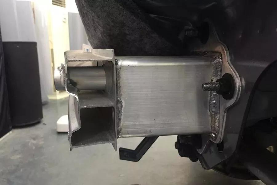 前后铝合金防撞梁,别克昂科威吸能盒设计比较坑