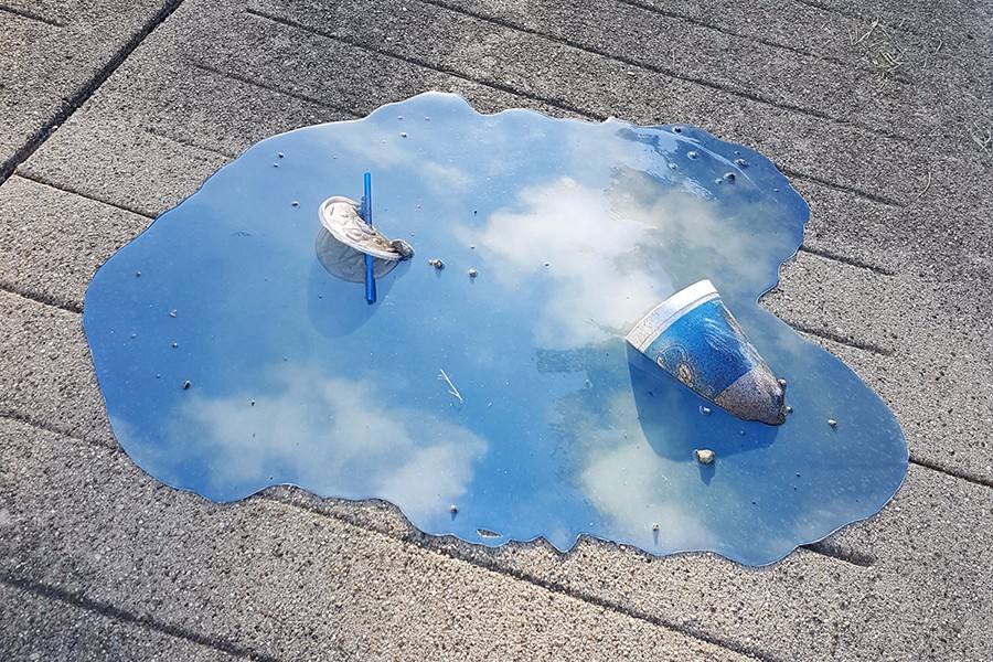 艺术家制作了各种水坑,水面倒影却美得不像话!