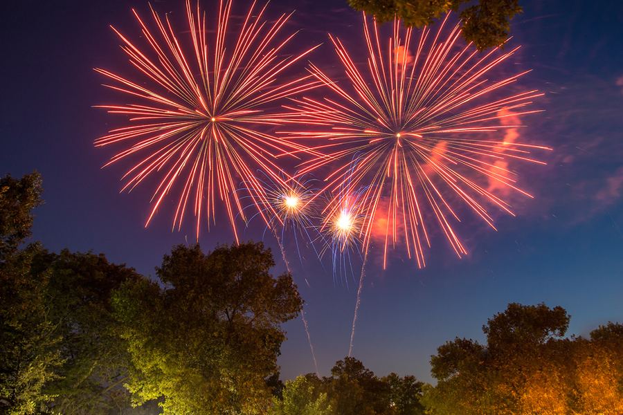 燃放烟花|井盖|烟头_新浪网