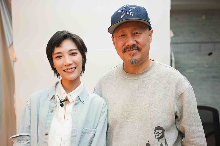 苏诗丁返场获汪峰张韶涵祝福歌手后台合影曝光