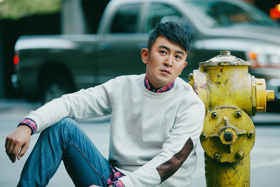 禁欲系!郭家铭质感写真气场全开 "钢琴王子"玩转黑白双重魅力