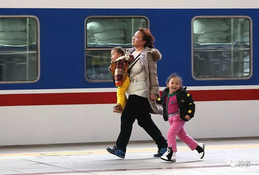 30张照片,回忆我们春运中的童年