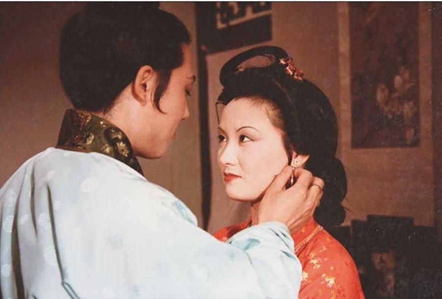 《红楼梦》里的平儿对贾琏有情分吗?