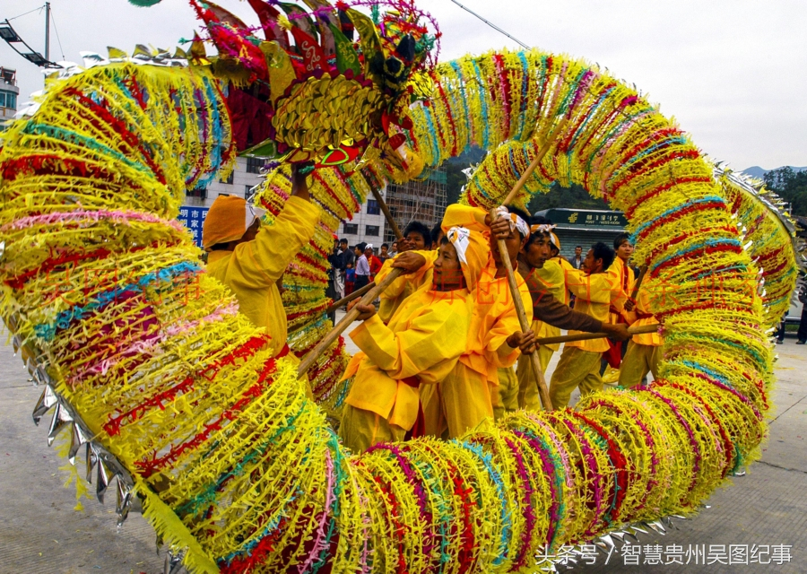 石阡的仡佬毛龙节是以仡佬族民间"龙神"信仰为主的一种信仰民俗活动
