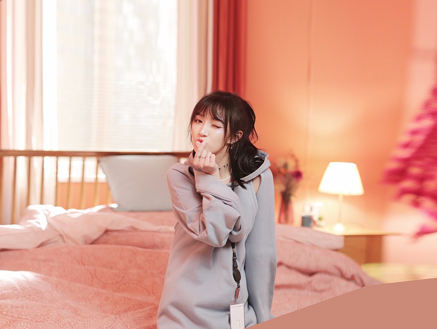 《mood》mv开趴!王嘉尔孟佳拉风跑车玩减压