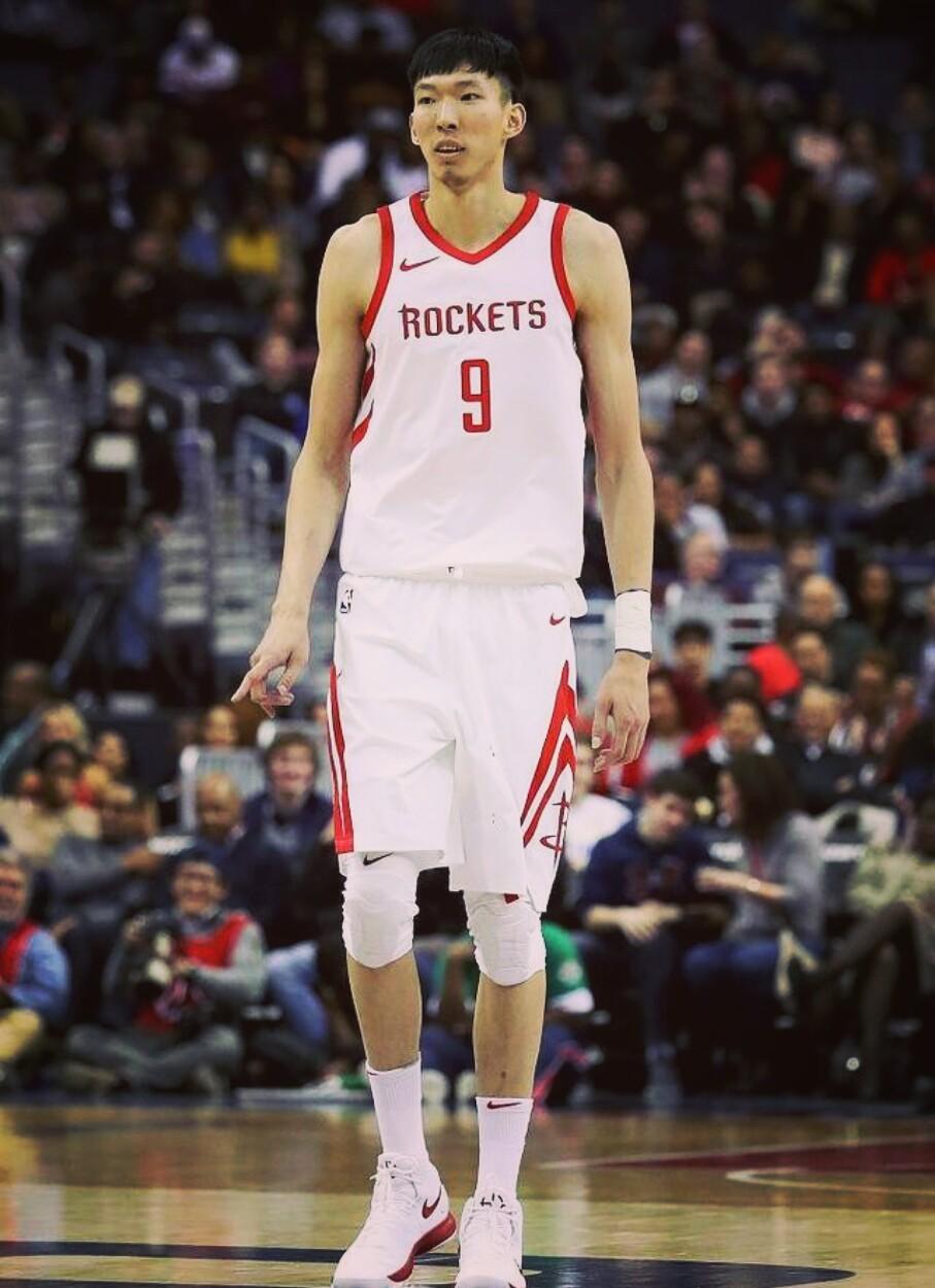 周琦糟糕的表现, 却送出了一个官方十佳球