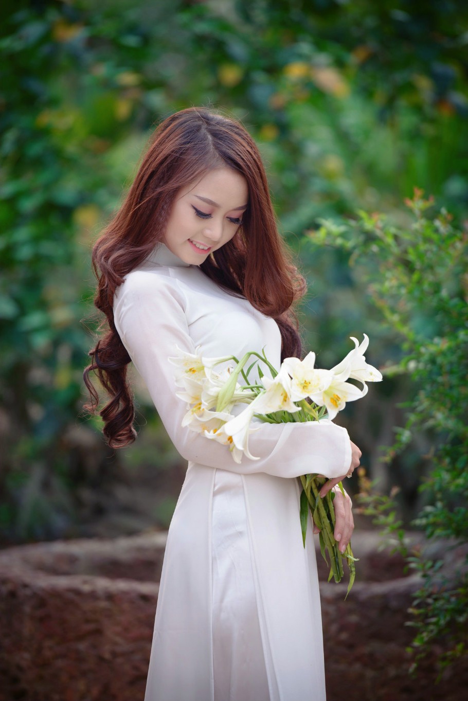 异域风情一个清新可爱的美丽女子