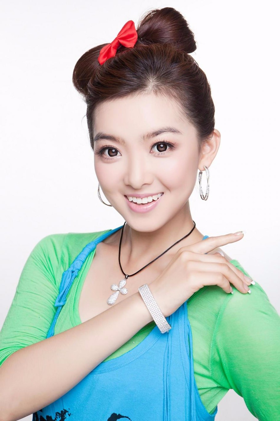 央视记者美女主持王京京