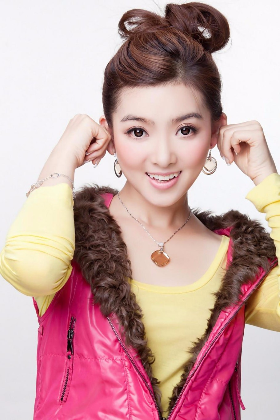 央视记者 美女主持王京京