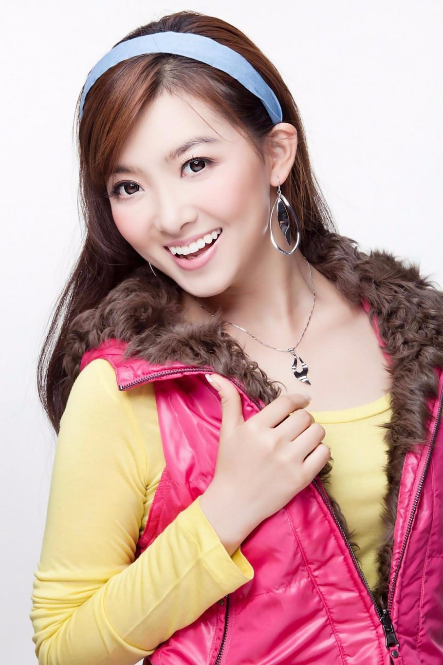 央视记者美女主持王京京