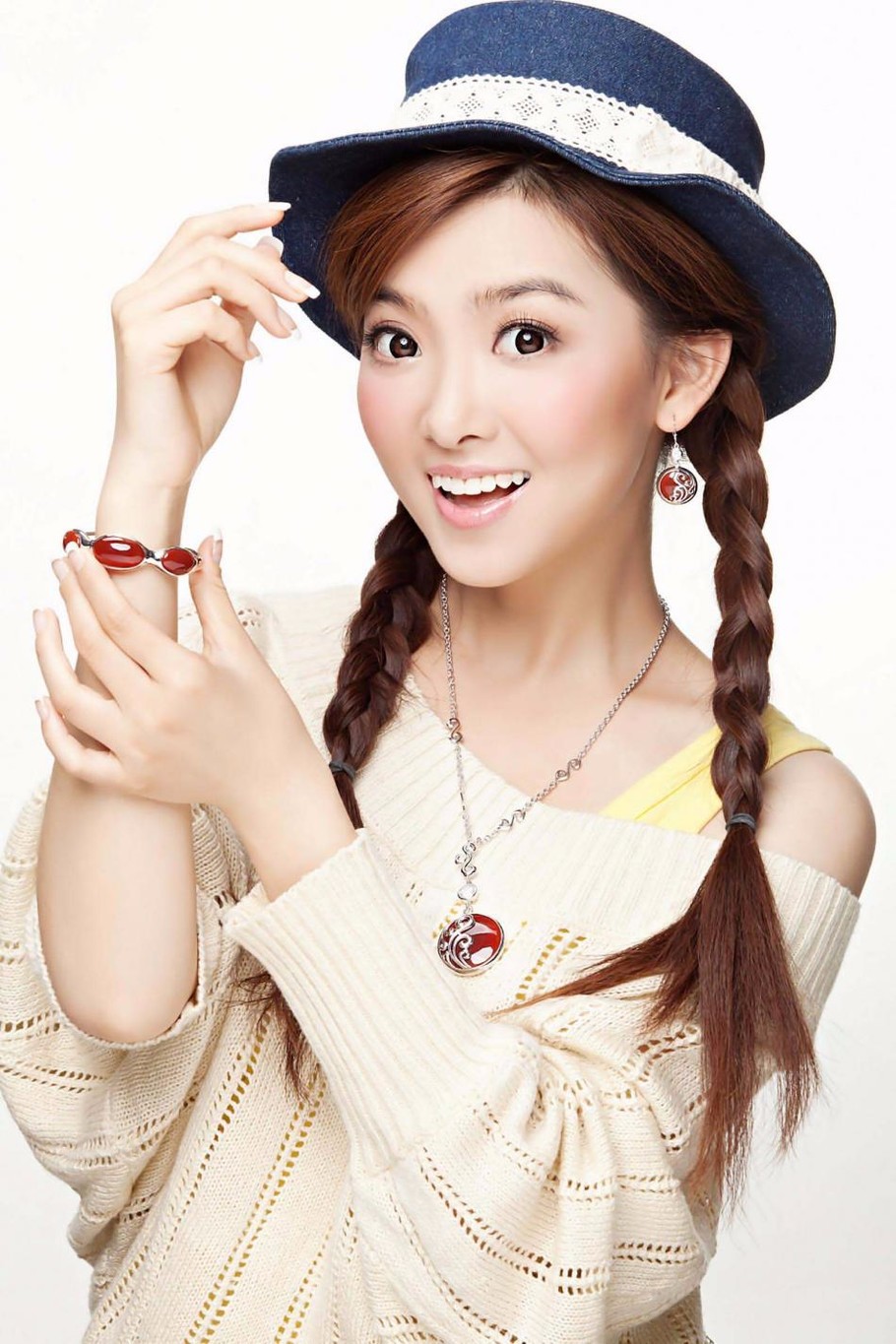 王京京主持山东电视台综艺频道活跃在该频道娱乐节目《派对》,《喜剧