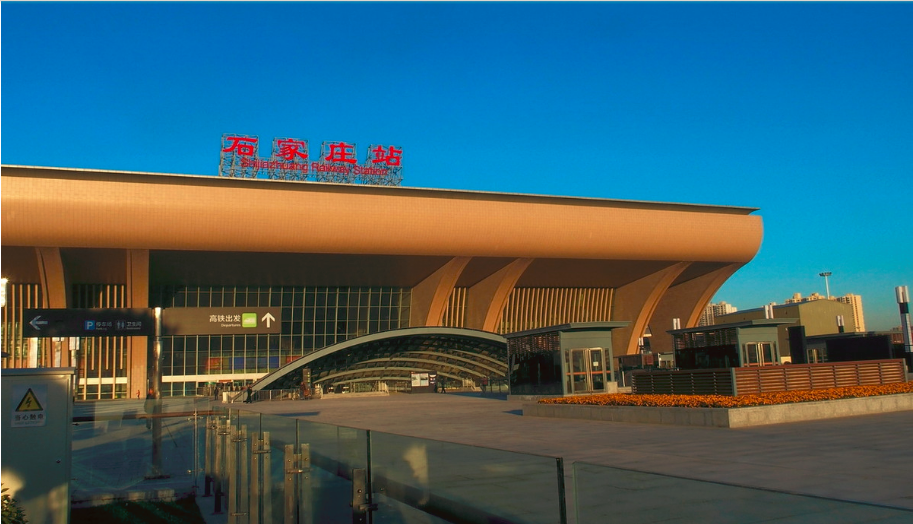 被火车拉来的省会,100年前还是村庄,如今人口突破1000万