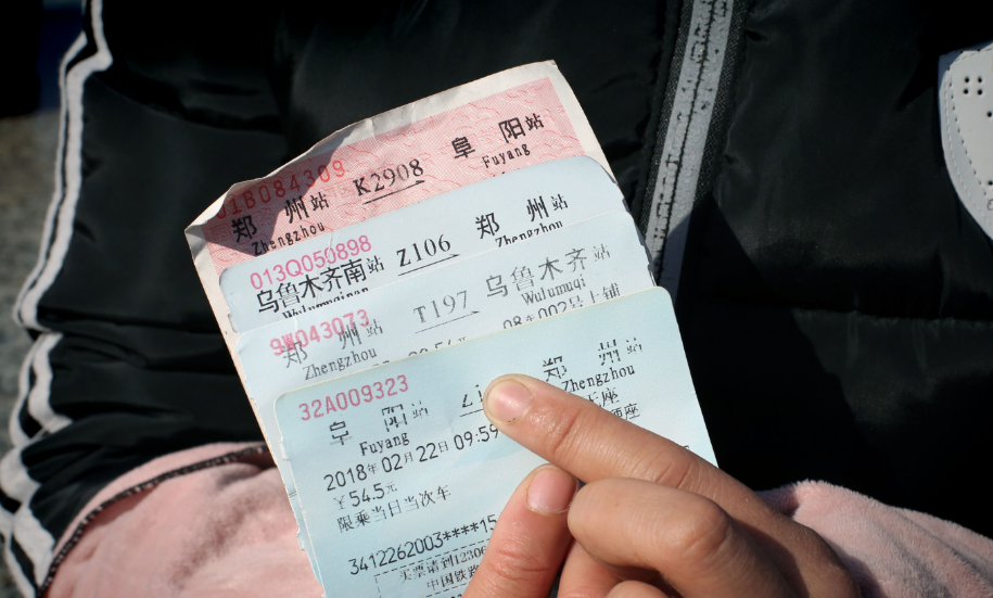 15岁女孩8年回老家过一次年,来回奔波14000里