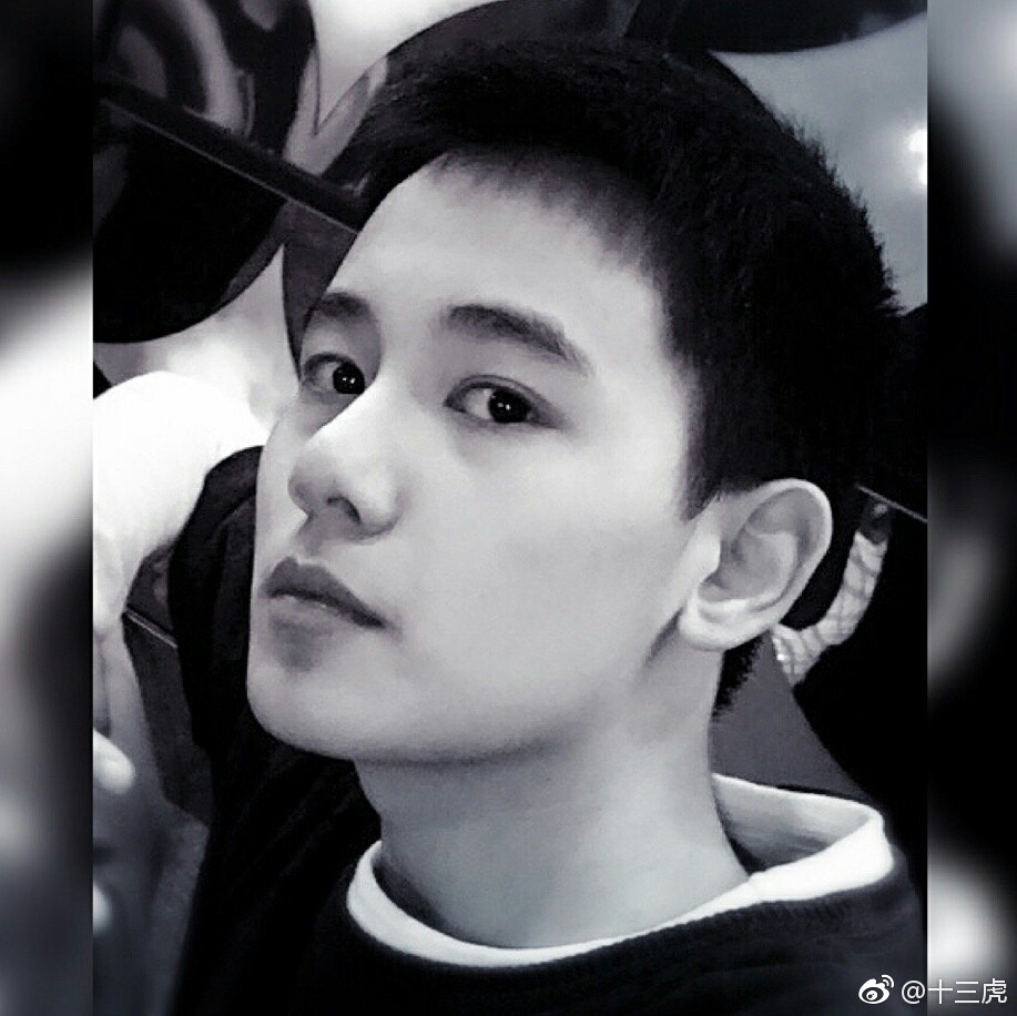 胡先煦在电视剧《老男孩》里饰演的萧晗蛮抓人的,情"煦"盎然