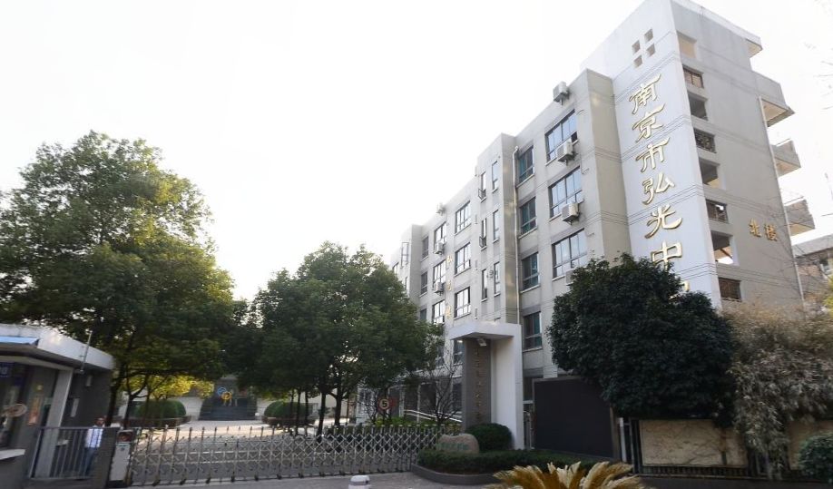 还是南洋理工大学弘光中学,第九中学震旦校区都是家门口的学校从前多