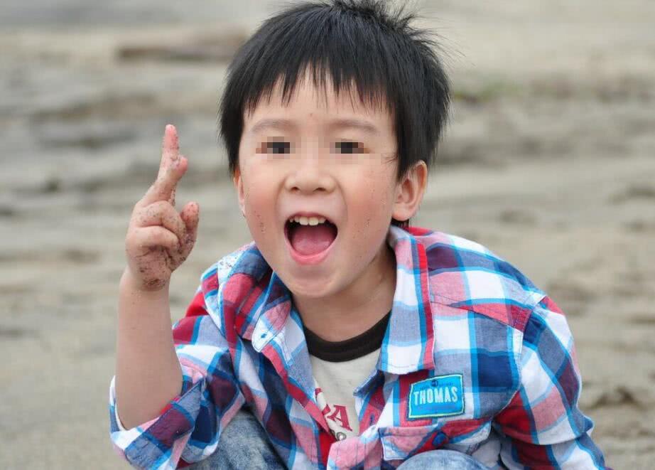 我妈就总说我没良心,小时候对我好一百天,我也记不住一天,就打我那么