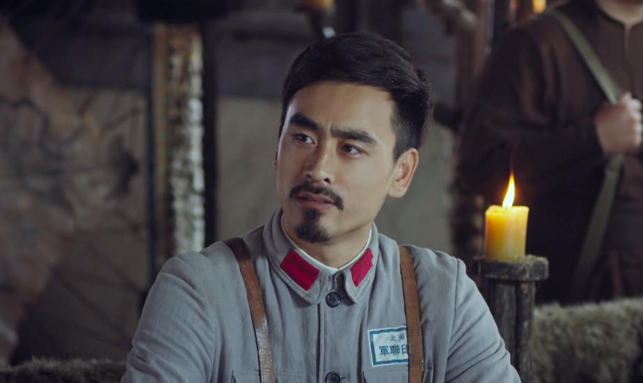 备受瞩目的演员白海涛又再次投身沙场现身于抗战大剧《第一声枪响》中