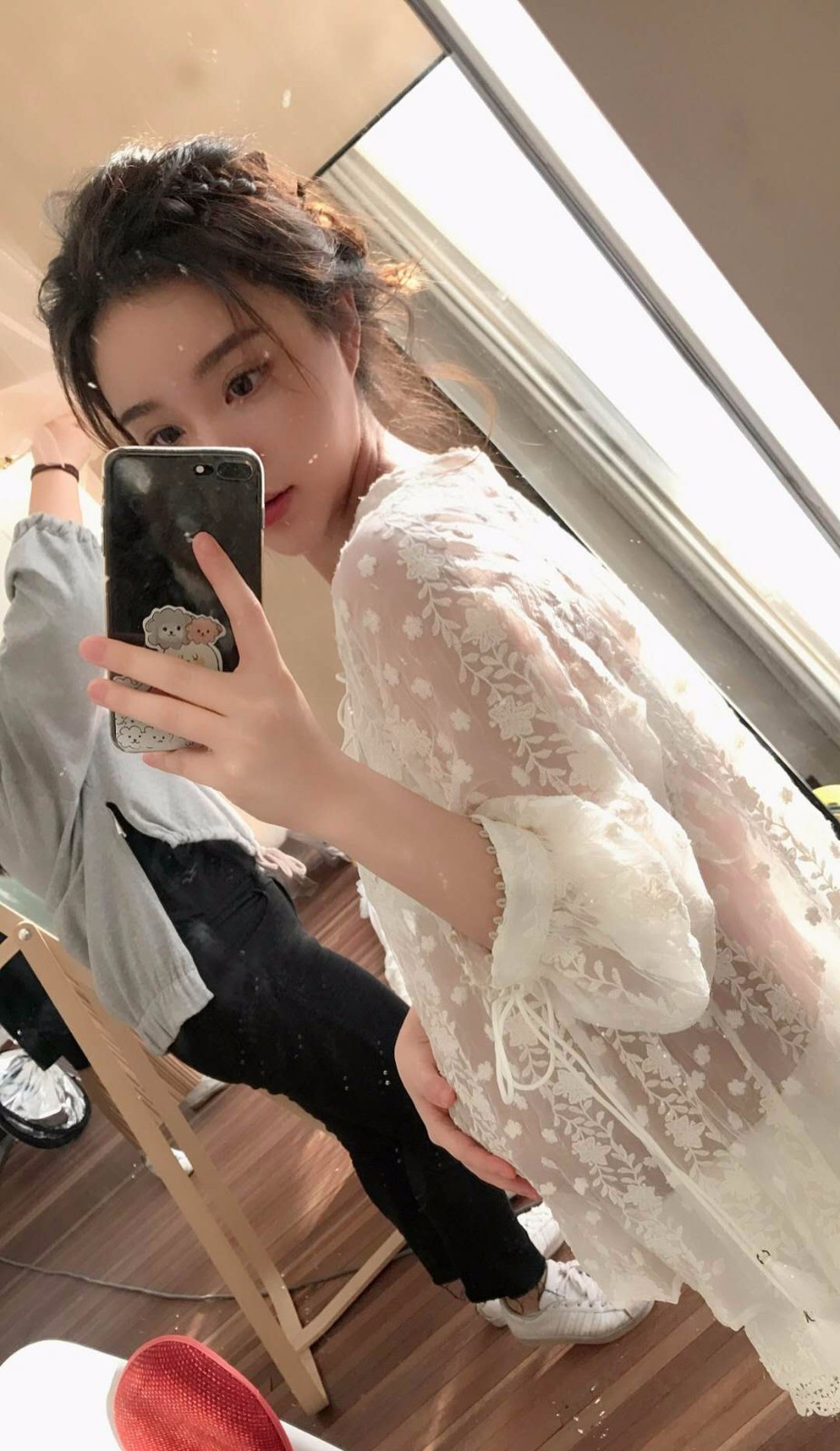 王思聪前女友雪梨晒大肚照,不看肚子都不相信,怀孕都可以这么美