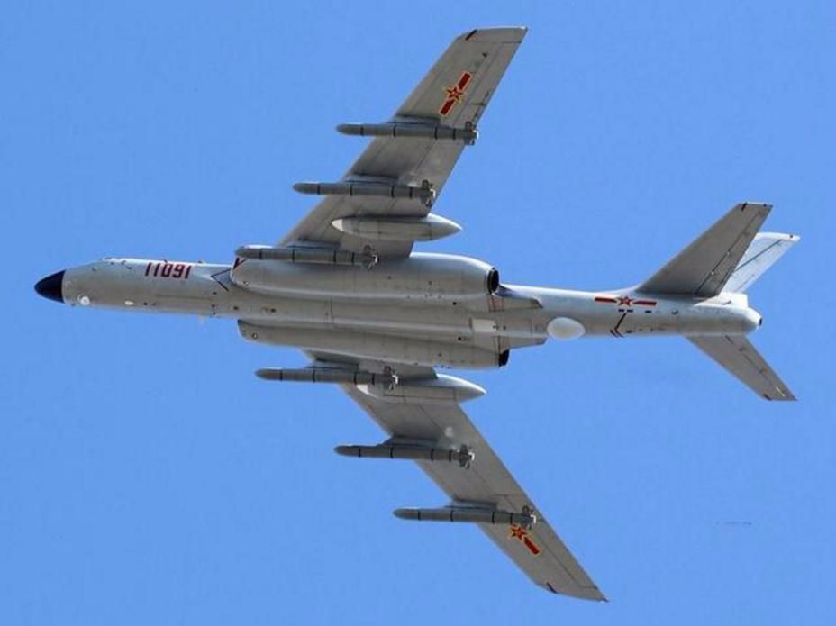 轰-6k轰炸机是中国在老式的轰-6基础上发展而来的一种改进型中远程