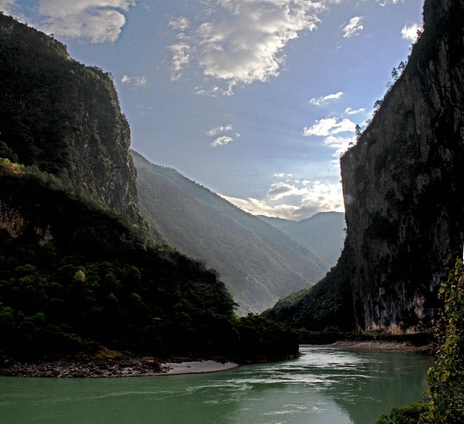 石门关,怒江边一道险峻的山口,在丙中洛去秋那桶的路上