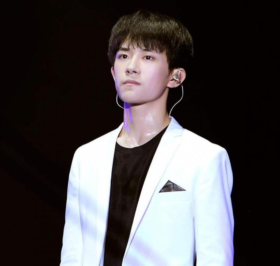 易烊千玺的荧幕初吻早就被她夺走了, 千玺顺便