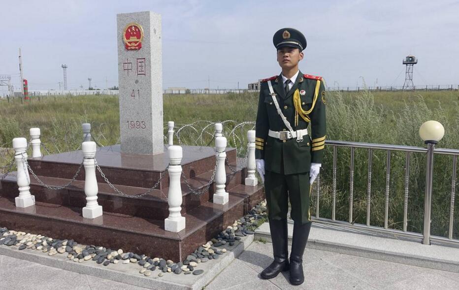 军人站岗真的必须要这样吗? 原来其中还有这样的秘密, 今天终于明白了