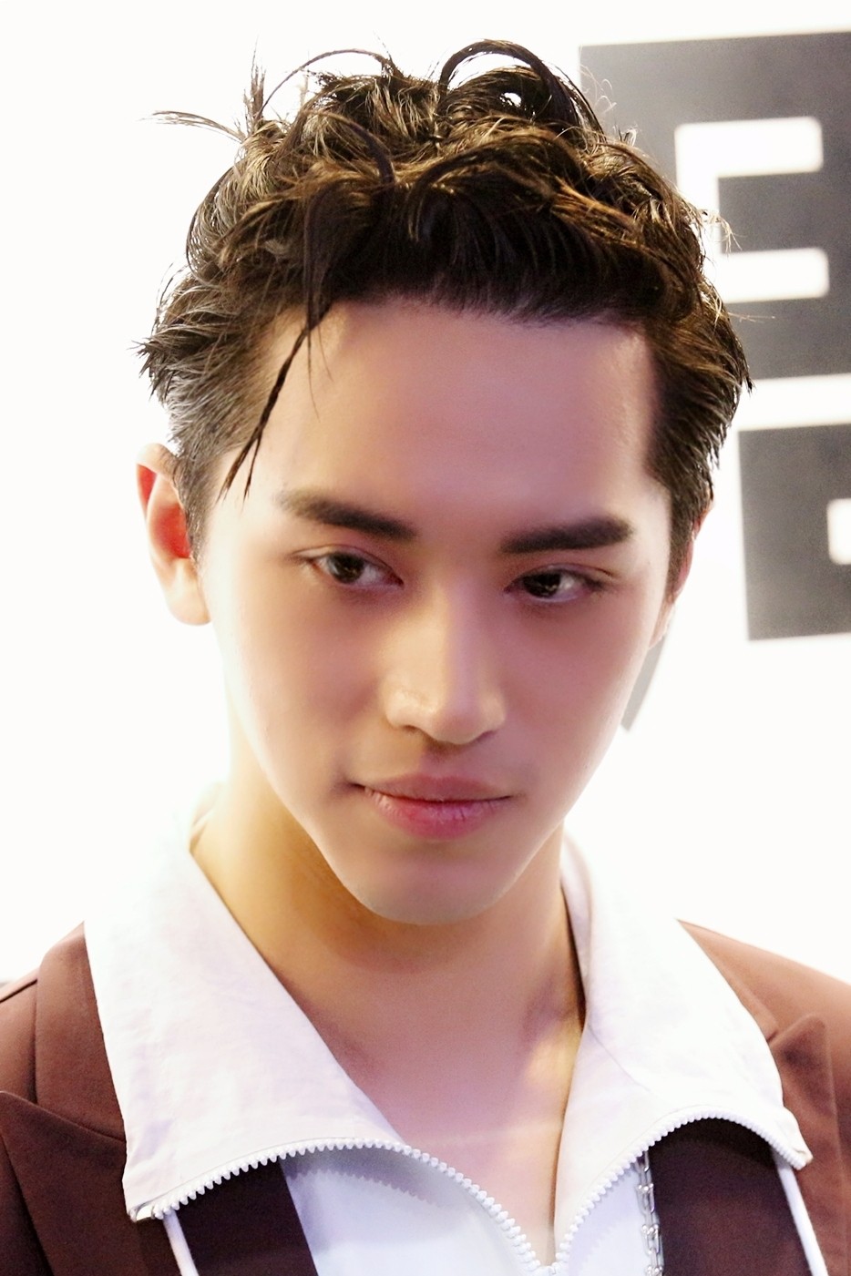 帅得发光的额头美貌许魏洲酷炫新发型惊艳全场