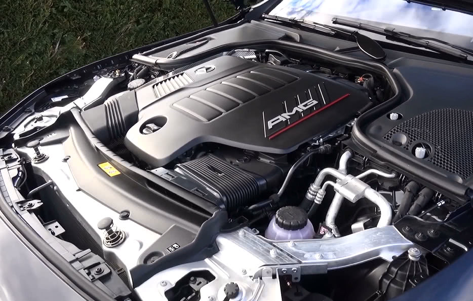 奔驰cls53搭载的是一台4.0tv6发动机,最大可发挥出380几匹马力.