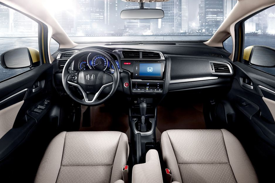 2018款本田飞度顶配版,这内饰感觉有点像赛车的!