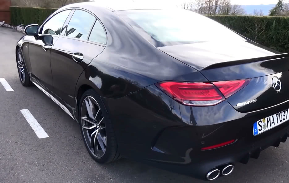 正文     前段时间,一位土豪在国外提了辆奔驰cls53.