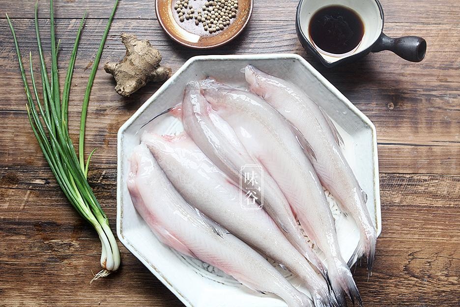 鱼市场里又有这种鱼卖了大家认识这种鱼味道好吃