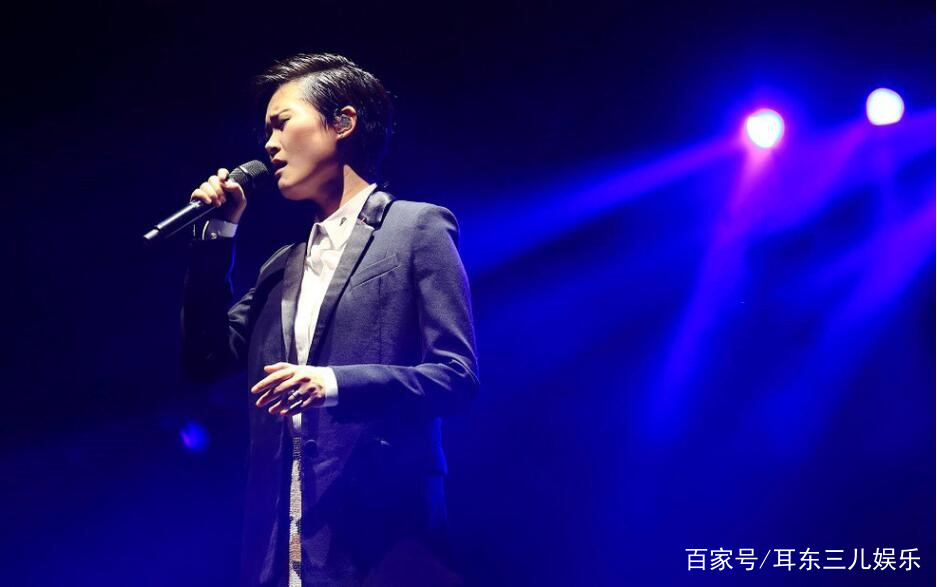 娱乐圈中胸最小的十位女星:王珞丹第三,周迅第