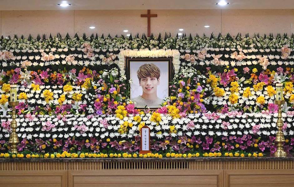 张艺兴:我不言不语,陪你走完最后一程