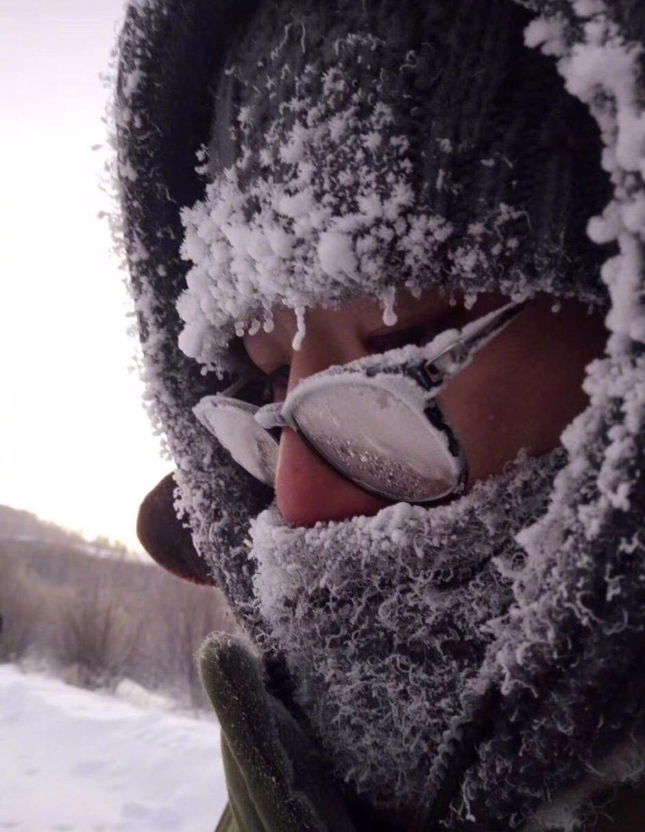 内蒙零下40度现冰花男孩冰天雪地画面辛酸