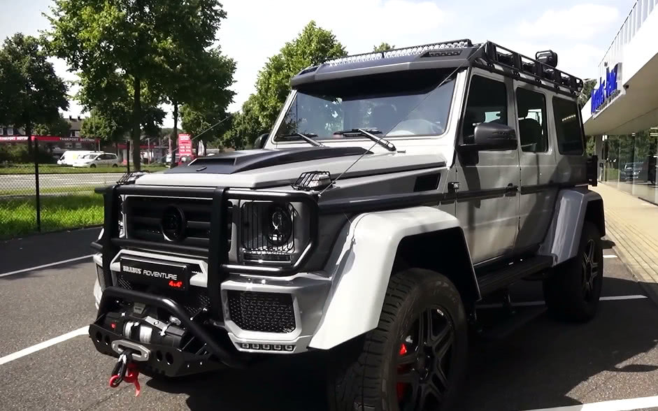 外观上,奔驰g5004x42adventure采用了不少巴博斯的套件,比如防撞架等.