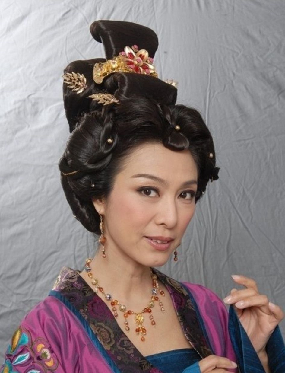 她62岁似少女,美貌不输赵雅芝,却因成龙发誓终身不嫁!