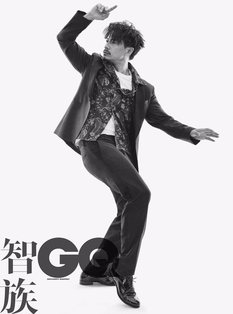 gq2月刊封面大片硬汉影帝完美诠释用苦肉的方式安放自己